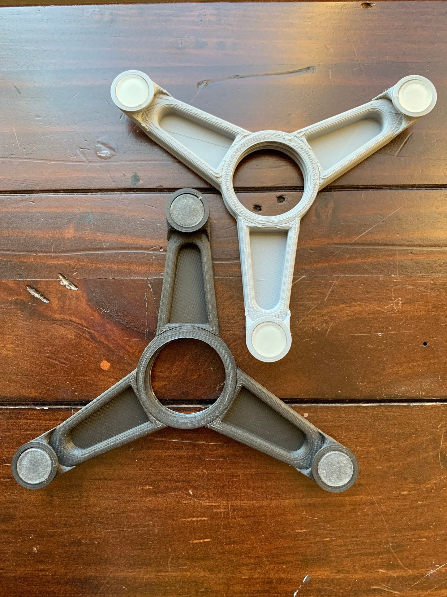 Beer Growler Drying Stand with secure rubberized feet for stability